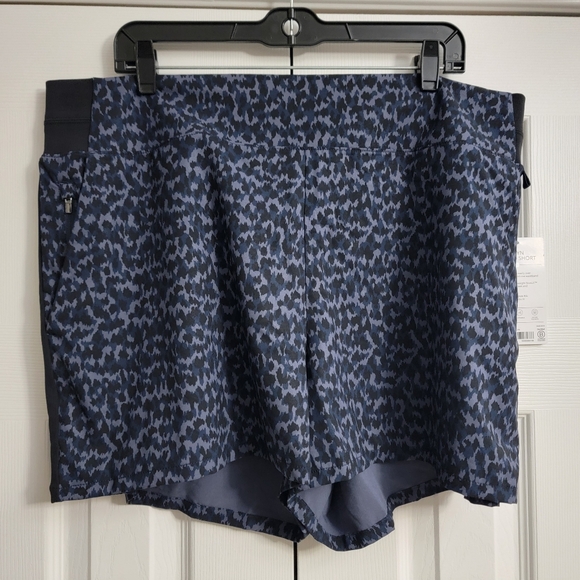 Athleta Brooklyn Mid Rise Printed Shorts, Women's Size 18 - Picture 3 of 5